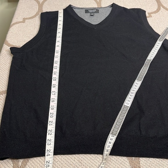 Nordstrom Men’s Shop 100% extra fine merino wool v-neckline sweater vest - Picture 6 of 11